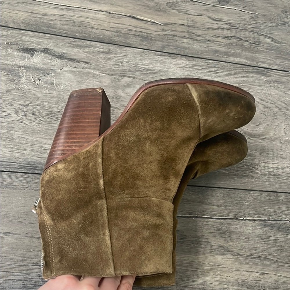 Rag and bone Women's Suede Ankle Boots - khaki color
Used but good condition